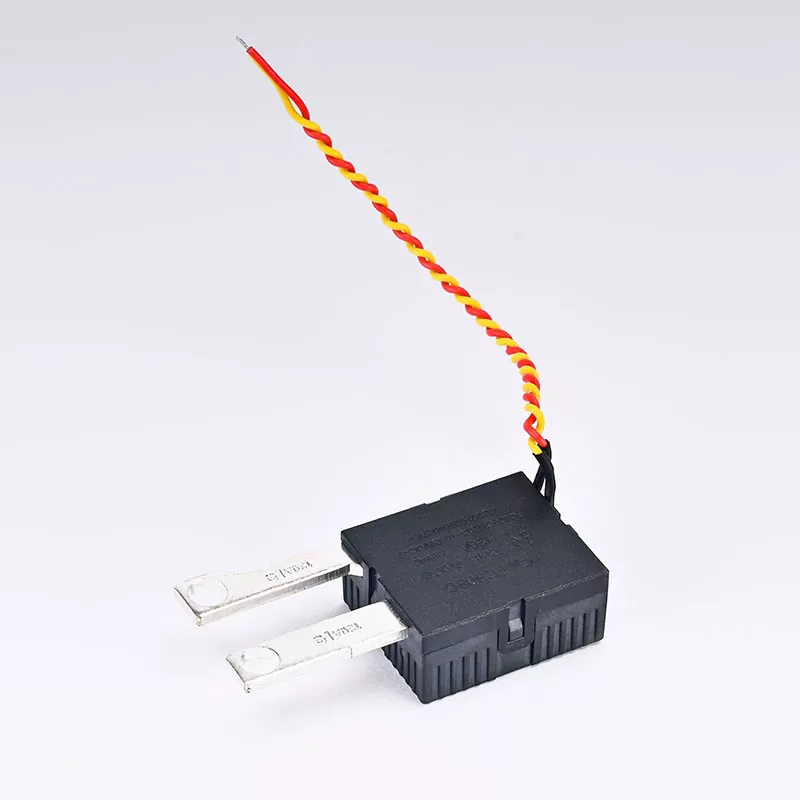 120A மூன்று-கட்ட சுவர்-ஏற்றப்பட்ட லாச்சிங் ரிலே 120A மூன்று-கட்ட சுவர்-ஏற்றப்பட்ட லாச்சிங் ரிலே